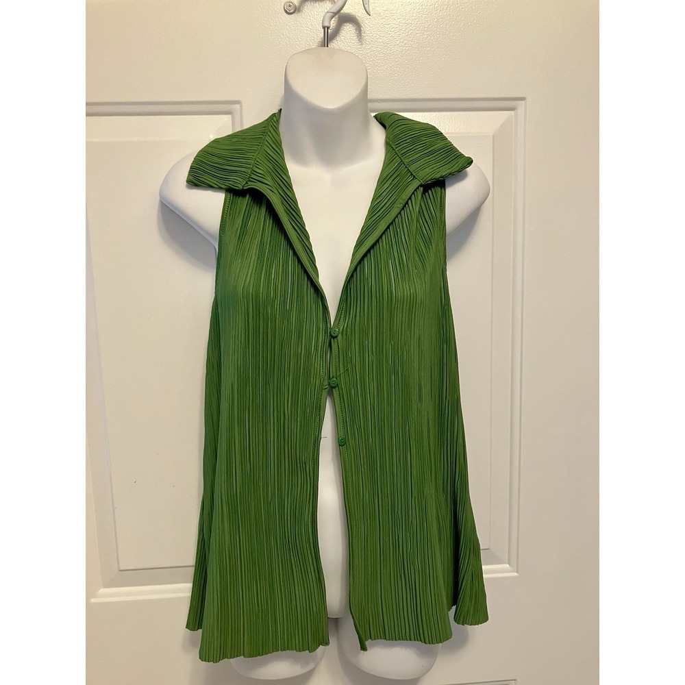 Women's Zara Kelly Green Crinkle Sleeveless Shirt Top Size Large‎ Button Up